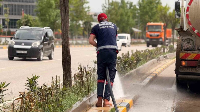 karabuk belediyesi sehir genelinde temizligi kesintisiz surduruyor bvIRRDwm