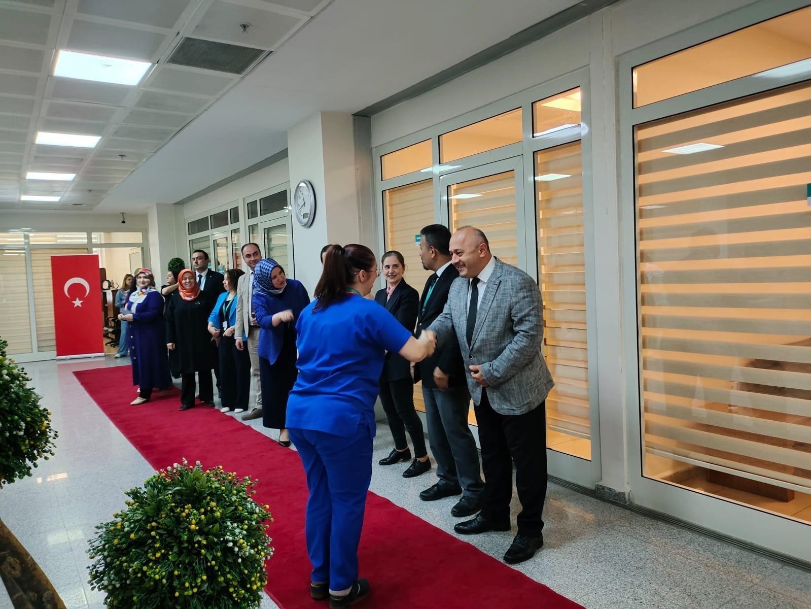 karabuk egitim ve arastirma hastanesinde bayramlasma programi yapildi RaiDcfUn