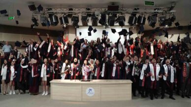 karabuk universitesinde mezuniyet coskusu zWAIHizL