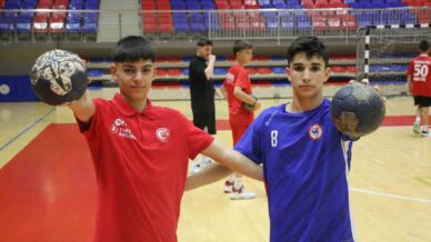 karabuklu iki hentbolcu milli takim kampina davet edildi PuLStnCg