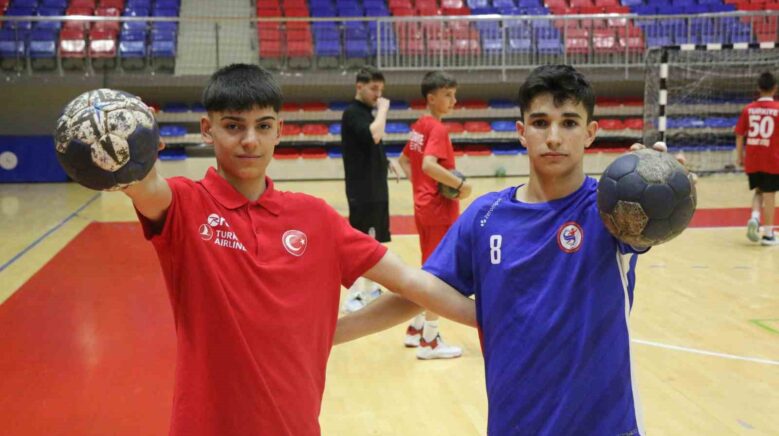 karabuklu iki hentbolcu milli takim kampina davet edildi PuLStnCg