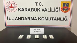 karabukte 50 adet sentetik ecza yakalandi JBxB2Wez