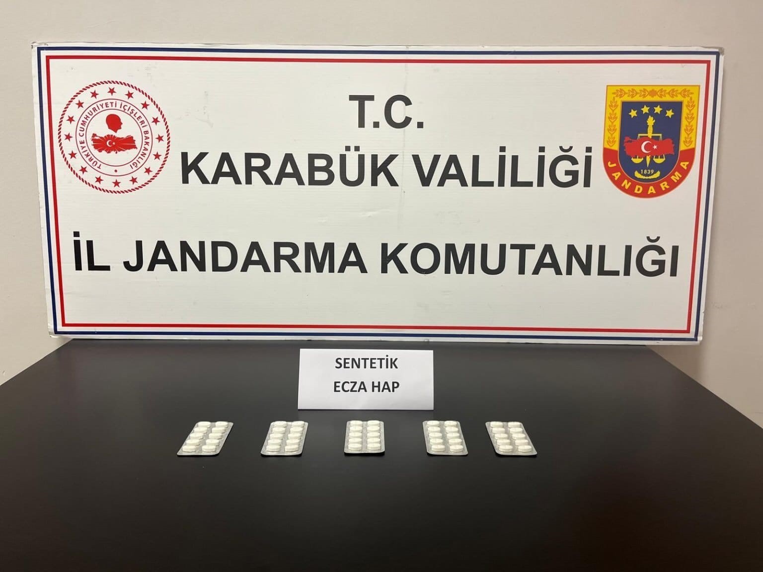 karabukte 50 adet sentetik ecza yakalandi