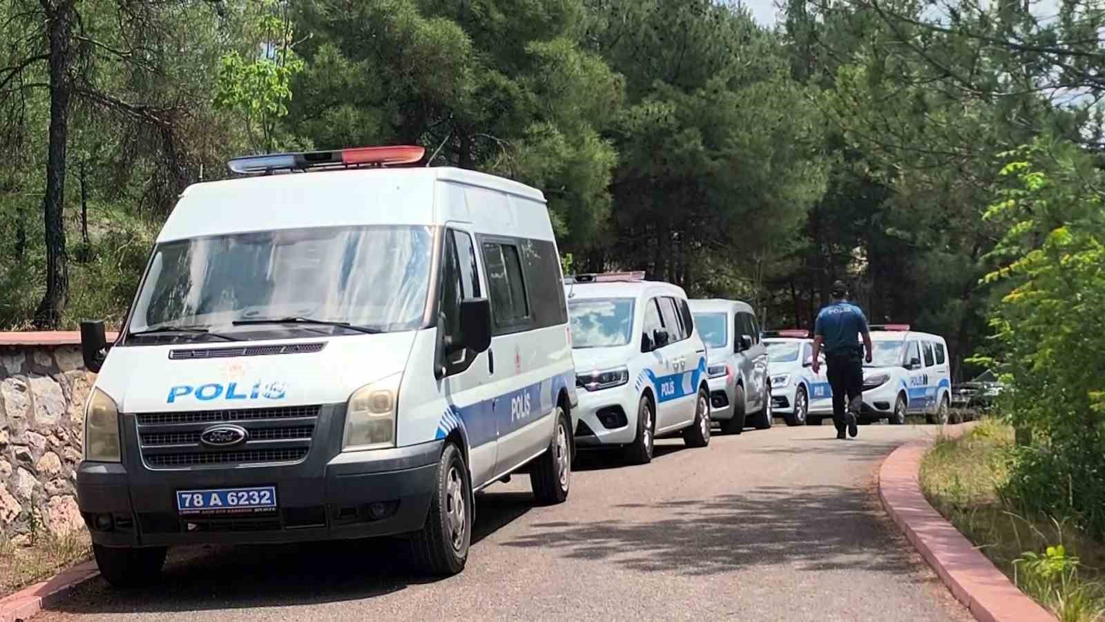 karabukte agaca asili halde erkek cesedi bulundu