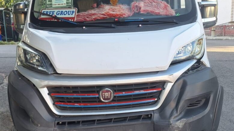 karabukte okul servisi ile otomobil carpisti 3 yarali Xms31xBz