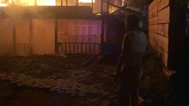 kastamonuda alevlere teslim olan ev kule dondu 7b9wBh3m