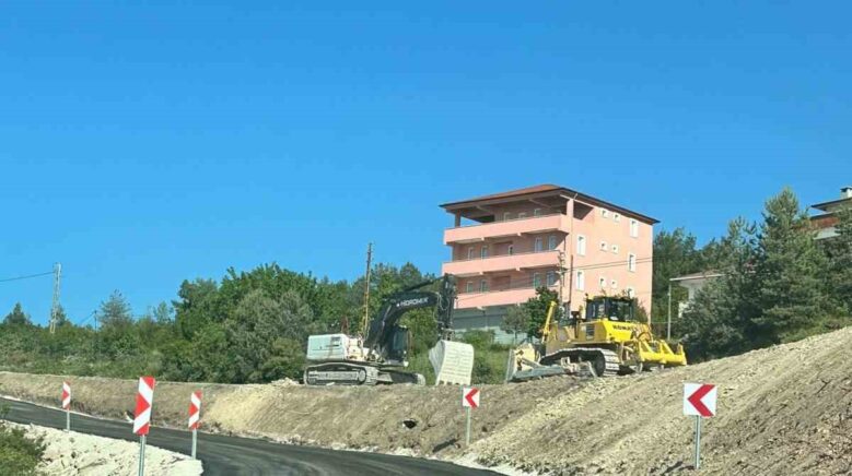 kastamonuda heyelan sebebiyle ulasima kapanan yol ulasima acildi yDAdZjIb