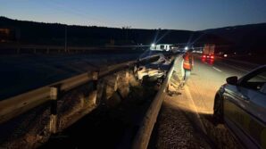 kastamonuda otomobil bariyerlere carpti 3 yarali cqDim7jp