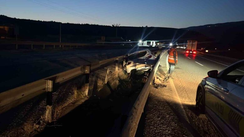 kastamonuda otomobil bariyerlere carpti 3 yarali cqDim7jp