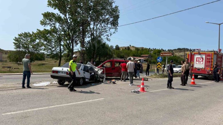 kastamonuda tofas otomobil ile hafif ticari arac carpisti 5 yarali AsAriK1F