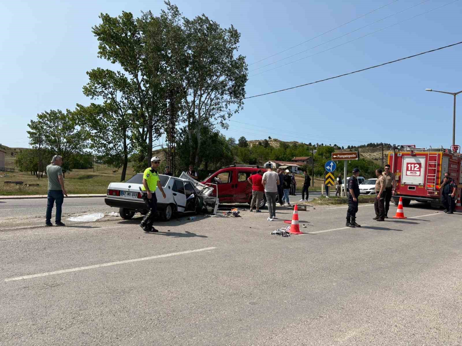 kastamonuda tofas otomobil ile hafif ticari arac carpisti 5 yarali AsAriK1F