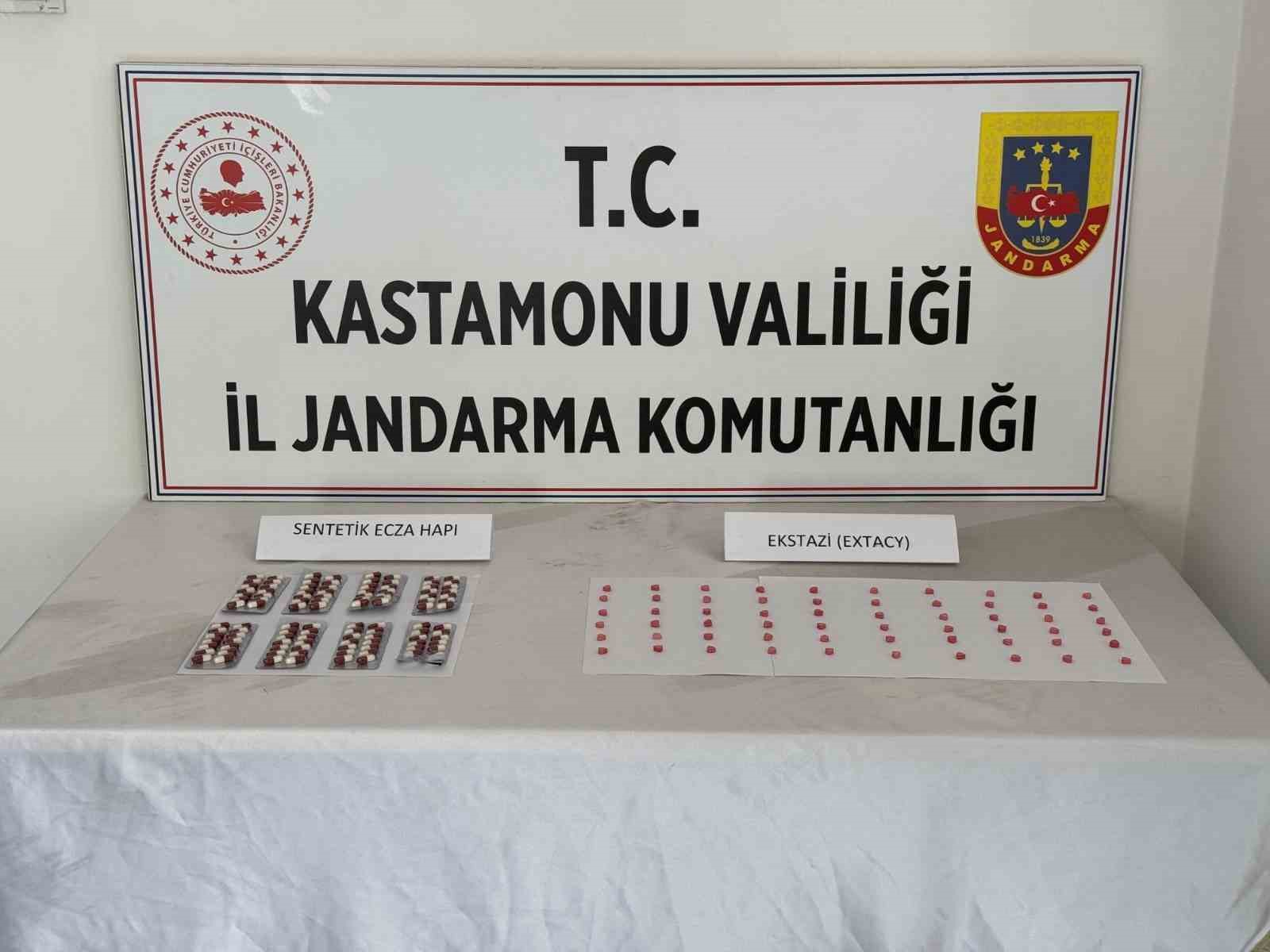 kastamonuda uyusturucuyla yakalanan 2 kisi gozaltina alindi MdhOMzT7