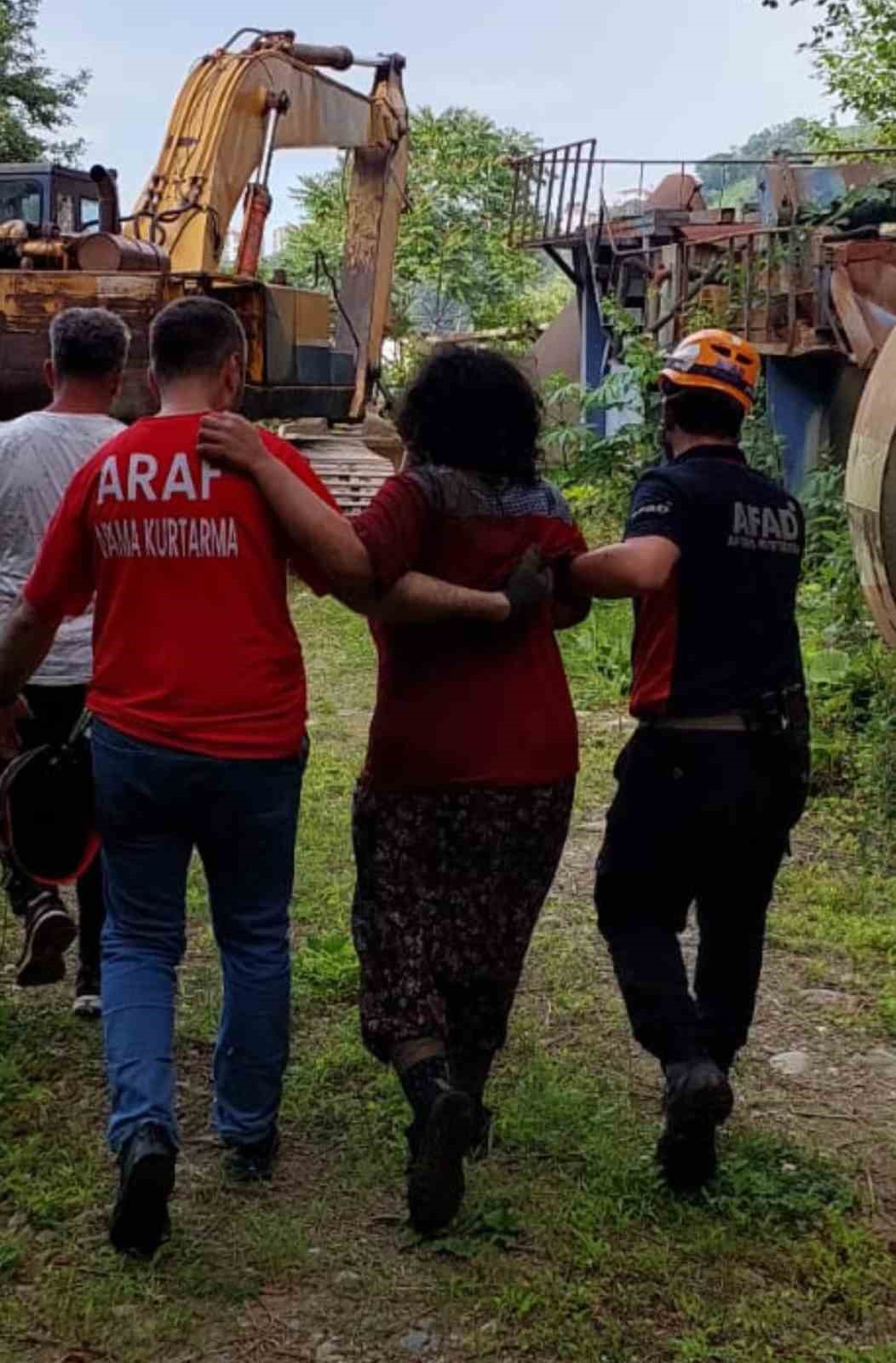 kendisinden haber alinmayan kadin arama ekipleri tarafindan bulundu hpSyH1sI