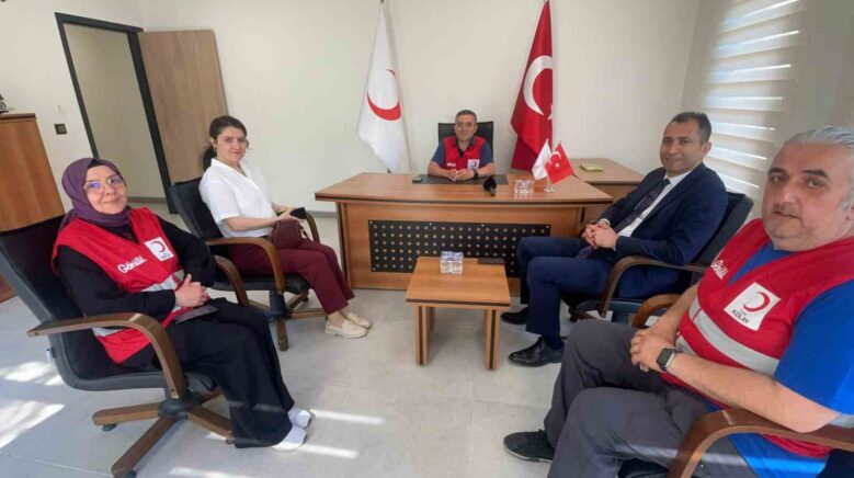 kizilay baskani yalcina hayirli olsun ziyareti LS1Le8aB