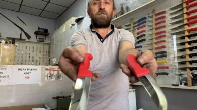 kurban en rahat celik bicakla kesiliyor tZLSlg2b