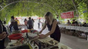 kursiyer kadinlarin el emegi urunleri yogun ilgi gordu y8JL7JGX