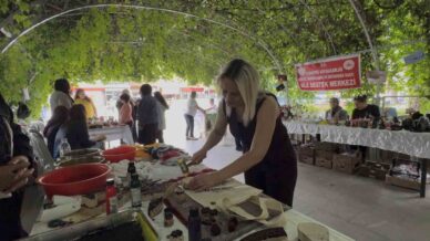 kursiyer kadinlarin el emegi urunleri yogun ilgi gordu y8JL7JGX