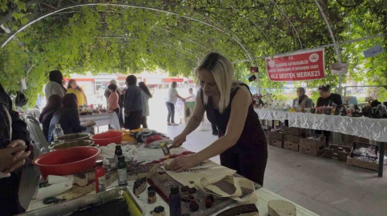 kursiyer kadinlarin el emegi urunleri yogun ilgi gordu y8JL7JGX