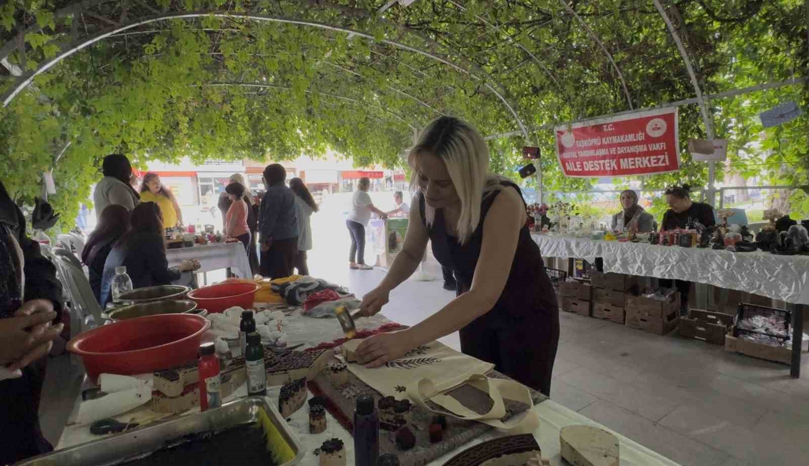 kursiyer kadinlarin el emegi urunleri yogun ilgi gordu y8JL7JGX