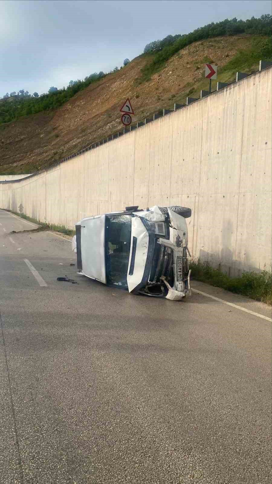 minibusun devrilmesi sorucu 10 kisi yaralandi 1hAgMlWl