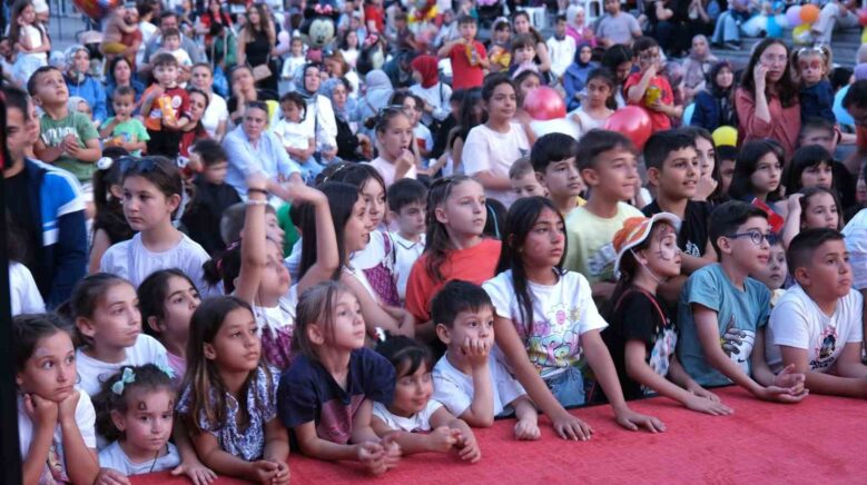 miniklere festival tadinda karne senligi HpfO4YEA