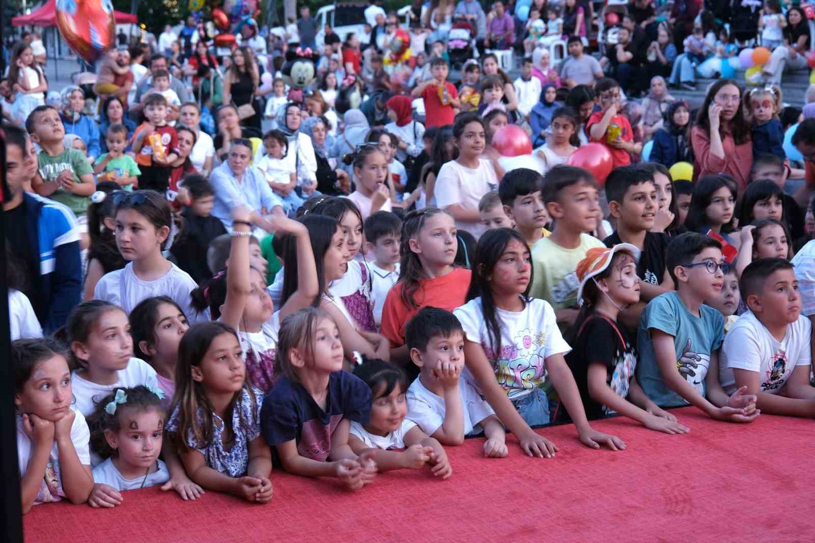 miniklere festival tadinda karne senligi HpfO4YEA