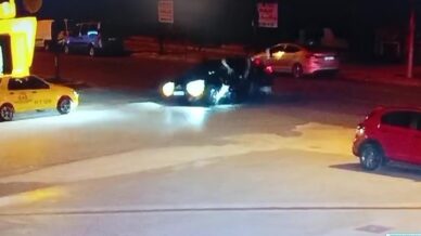 motosiklet surucusu takla atip otomobilin uzerine dustu o anlar kamerada kU1QLR35