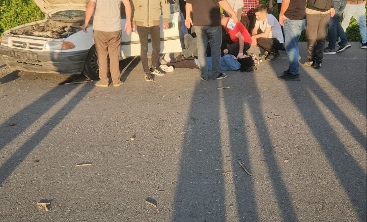 otomobil refuju asip karsi seride gecti 4 yarali cM8qCAs9