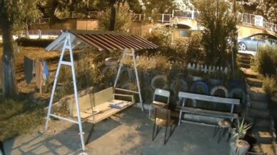 park halindeki otomobile carpip kacti P82XeB9R