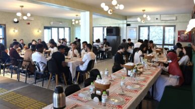 rektor ozolcer karaelmas tomer kahvaltisinda kultur elcileriyle bulustu 8yxKfpmH