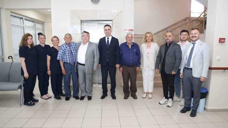 rektor ozolcer merkez huzurevi sakinlerinin kurban bayramini kutladi 9YgxsBgM