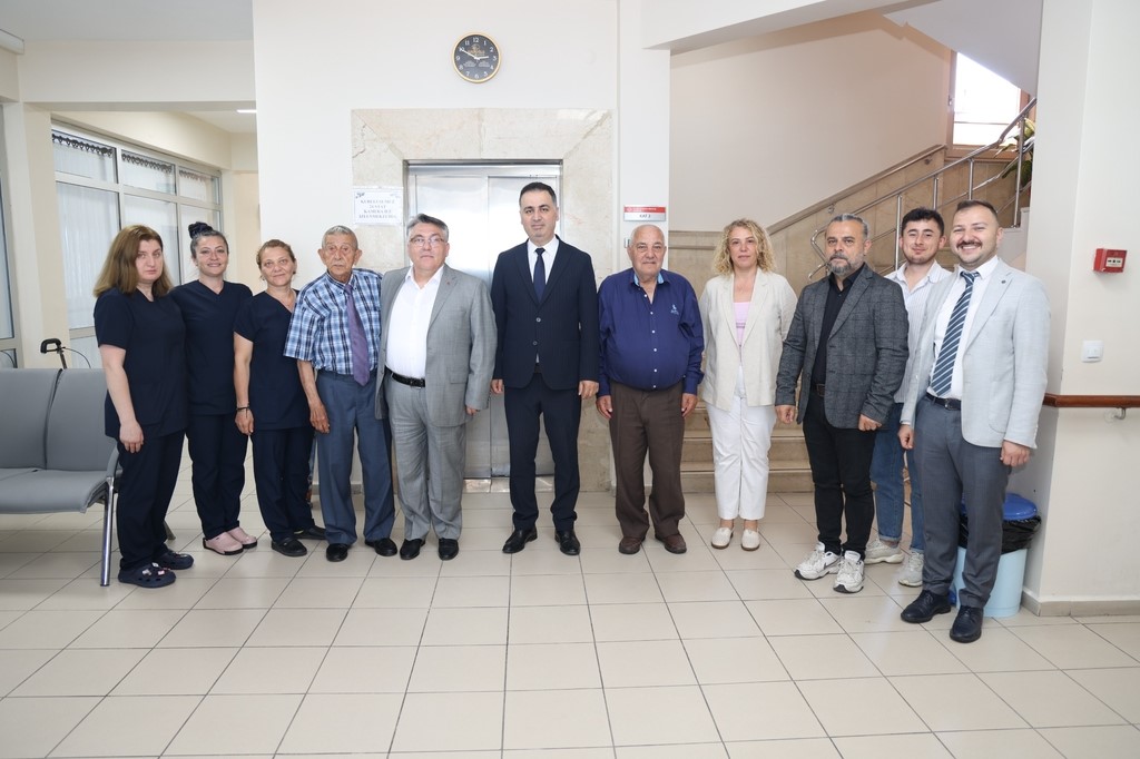 rektor ozolcer merkez huzurevi sakinlerinin kurban bayramini kutladi