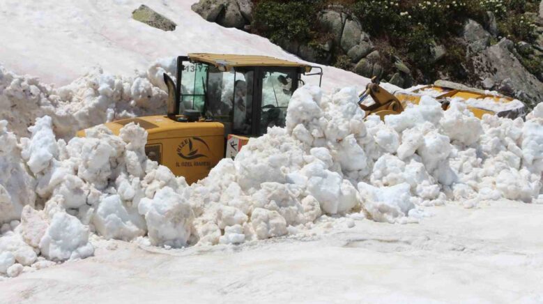 rize yaylalarinda hummali kar temizligi ROKFPDlb
