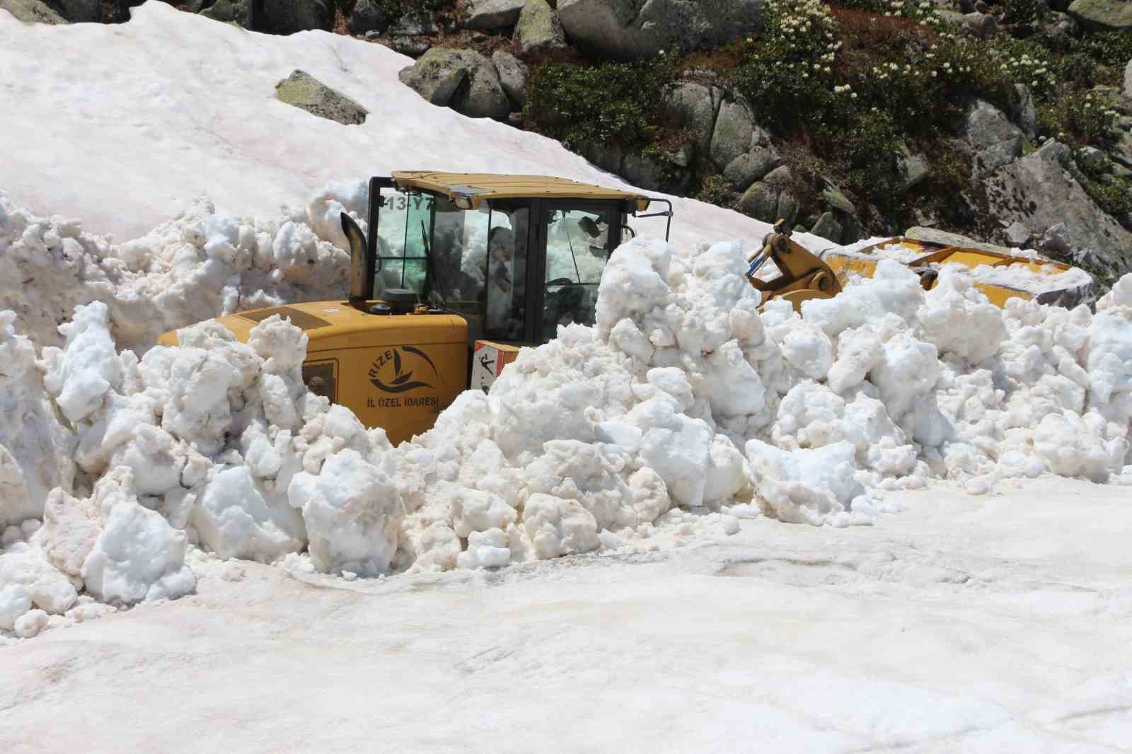 rize yaylalarinda hummali kar temizligi ROKFPDlb