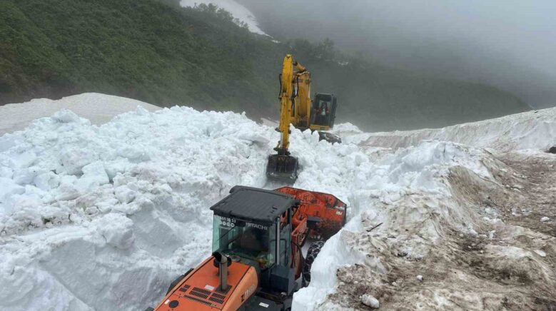 rizenin yaylalarinda karla mucadele calismalari suruyor t9cZtdxw