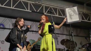 sahnede evlilik teklifi LwBIr6GU