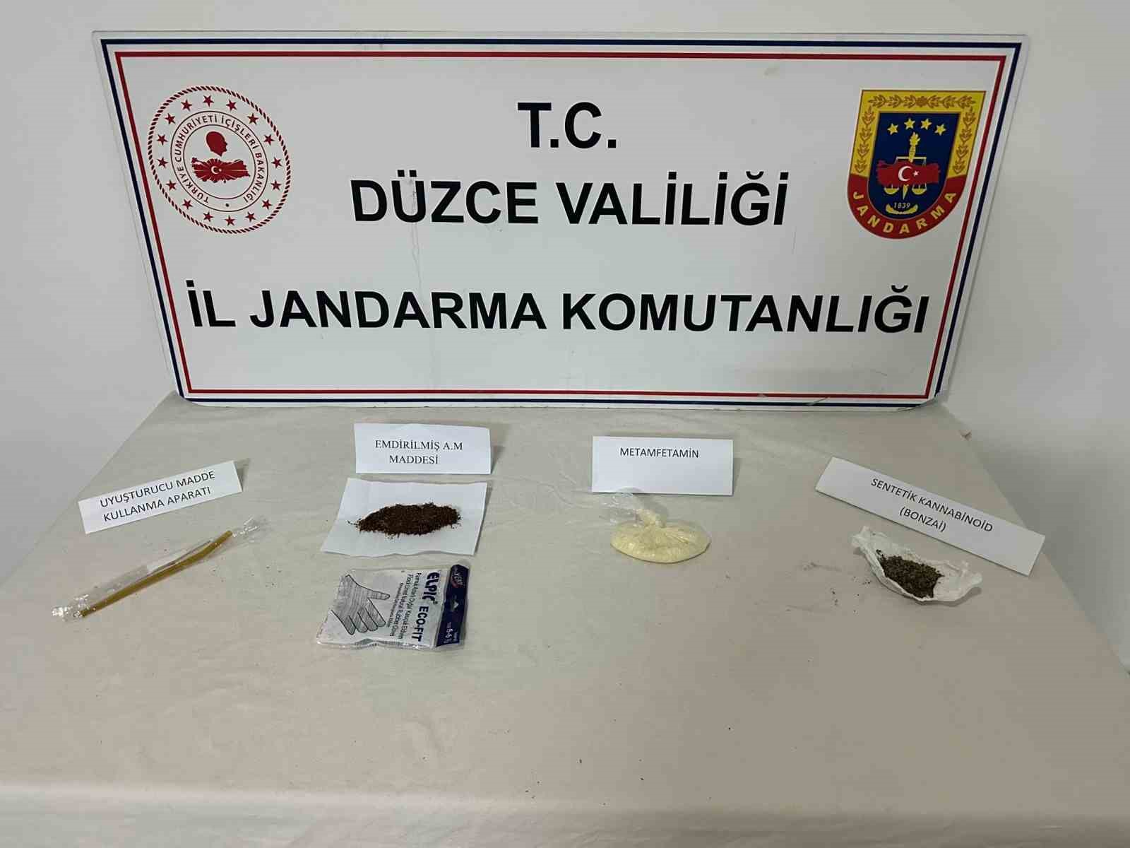 sakaryadan duzceye uyusturucu getirirken yakalandi