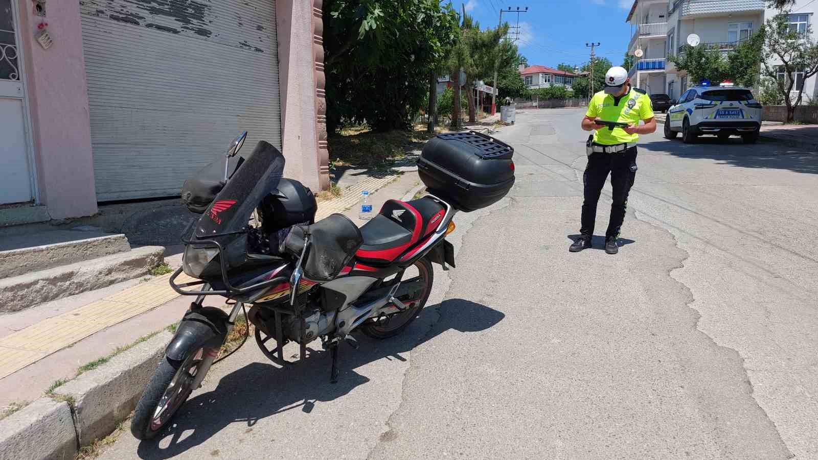samsunda devrilen motosikletin surucusu yaralandi