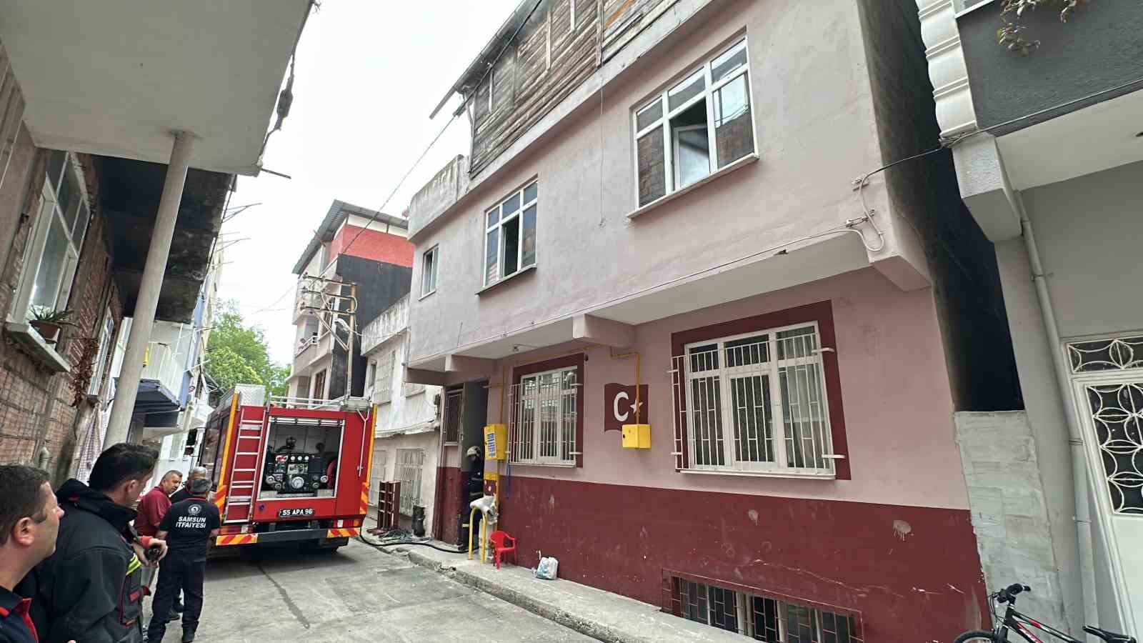 samsunda ev yangini anne ve kizi dumandan etkilendi