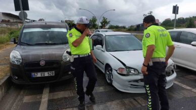 samsunda hafif ticari arac otomobil ile carpisti 1 yarali CL2mcPPb