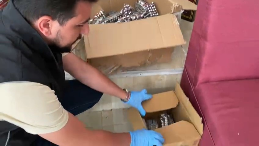 samsunda koliler icerisinde 7 bin 500 adet uyusturucu hap ele gecirildi 2YzbHZAP