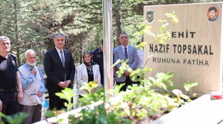 sehit polis memuru topsakal kabri basinda dualarla anildi BR5CEpyS