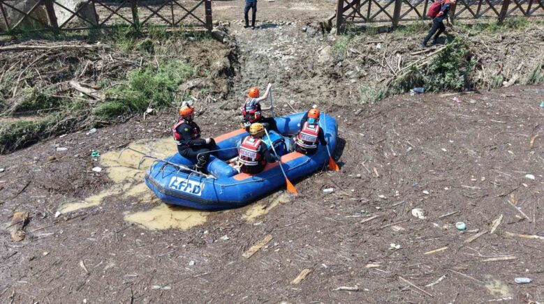 sel sularina kapilan huseyin aydinin arama calismalari 11 kilometrelik alanda suruyor elOent8d