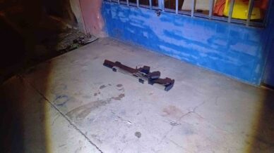 tekel bayisinde cikan kavganin ardindan polis ekiplerinden kacan 4 kisi kovalamaca sonucu yakalandi RIKzwPGr