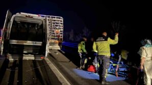 temde can pazari tup yuklu kamyon ile minibus carpisti 16 yarali jjVkVifO