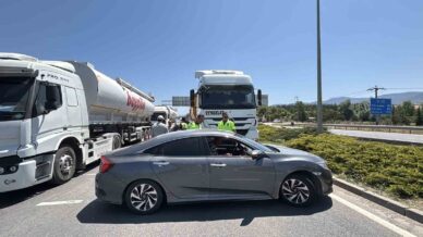 tir otomobili 60 metre surukledi sans eseri yaralanan olmadi BW3yaPBj