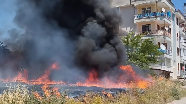 tokatta arazide cikan yangin evlere sicramadan sonduruldu DA56DXhT