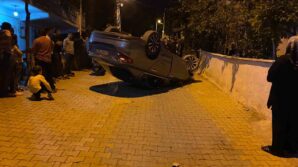 tokatta kontrolden cikan otomobil evin duvarina carparak takla atti 2 yarali ESMExMsJ