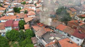 tokatta yanan ev havadan goruntulendi cH88uw3x