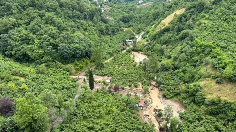 toklu deresi tasti eski devlet sahil yolu sular altinda kaldi fxzk8cP5